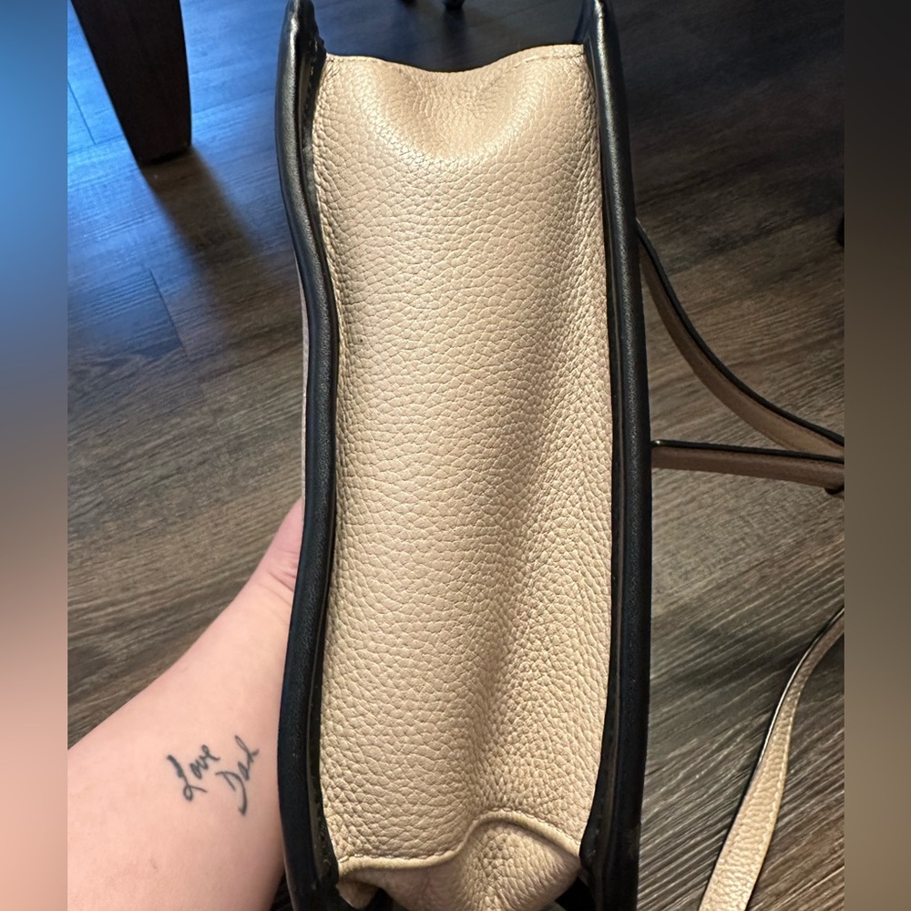 Kate Spade ♠️ cross body bag with storybook lining - Picture 4 of 9